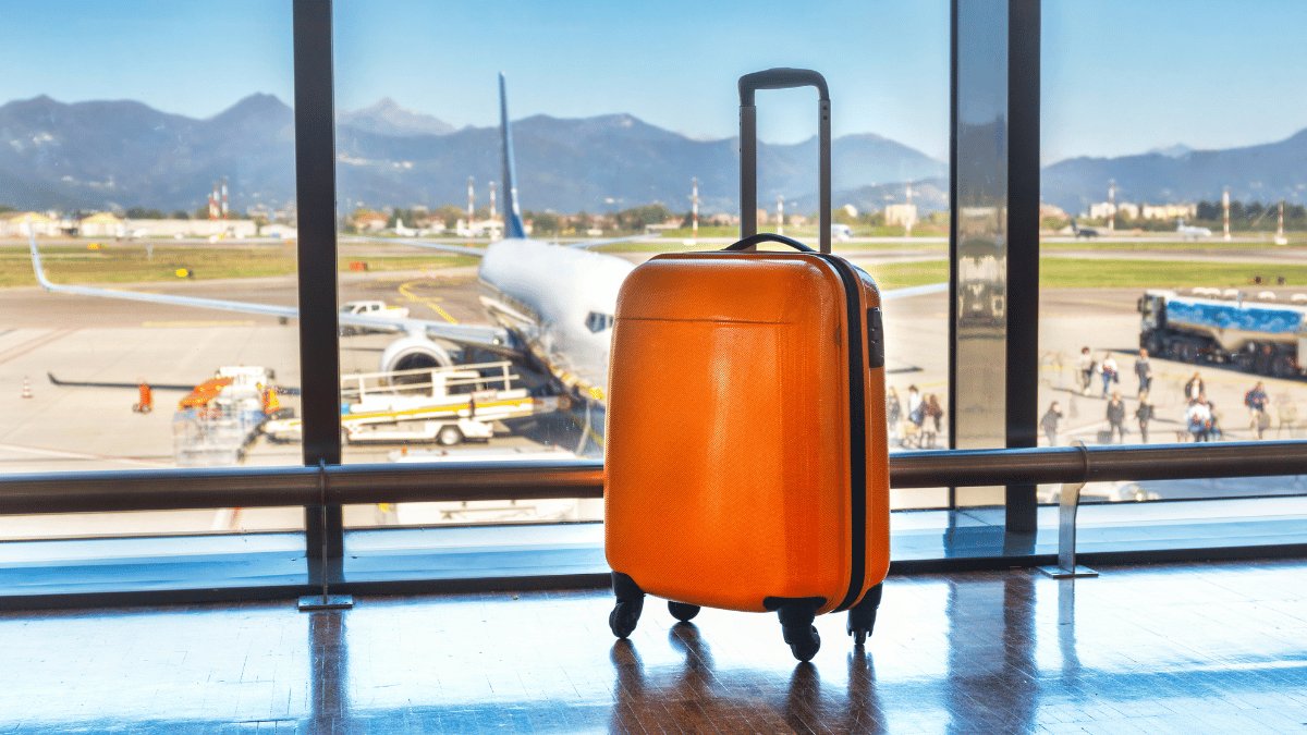 Read more about the article Best Travel Gadgets for Long Flights: Must-Haves for Comfort and Convenience